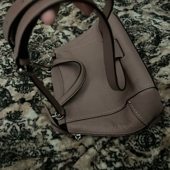 Coach Faye bag can be converted into a backpack. Elegant Women's Bag - Picture 12 of 16